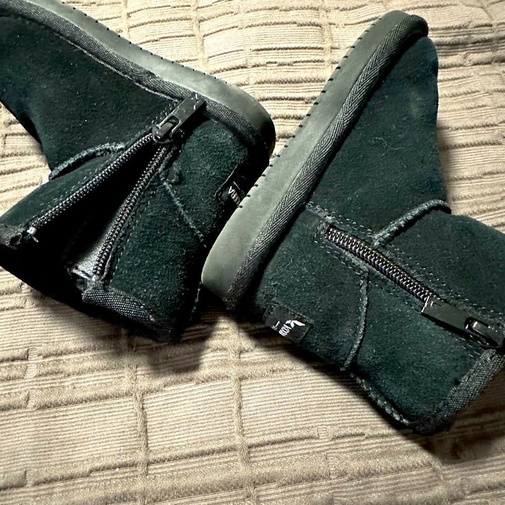 Toddler’s boots with side zippers size 7 Koolaburra  by Uggs in good condition